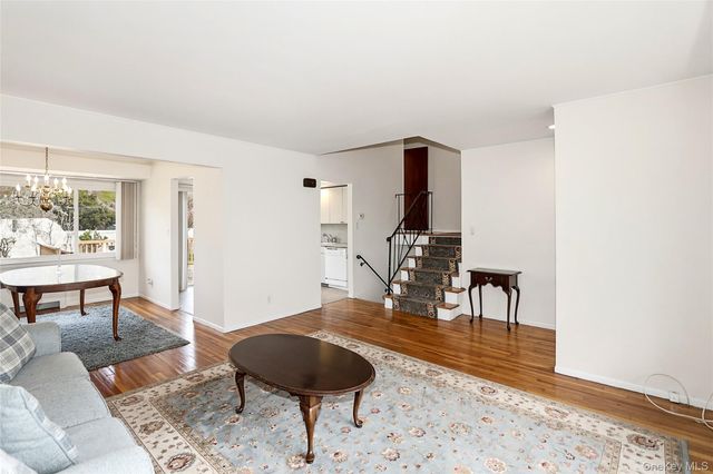 72 Woolsey Avenue, Glen Cove, NY 11542