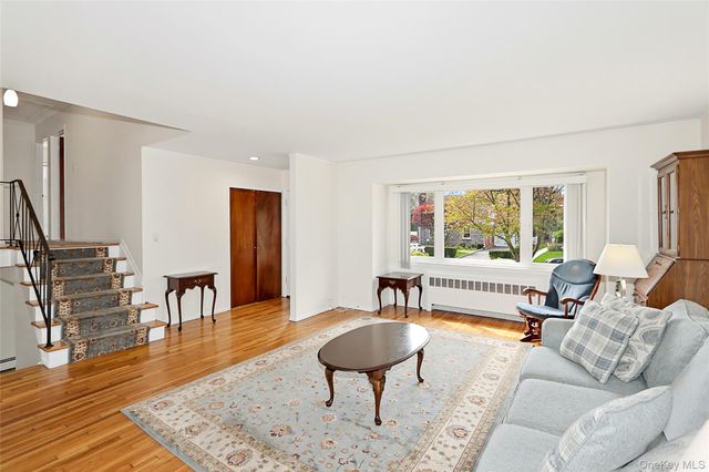 72 Woolsey Avenue, Glen Cove, NY 11542