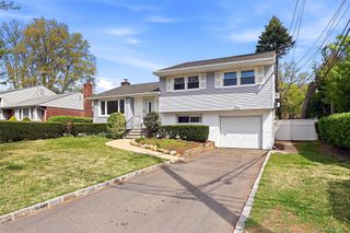 72 Woolsey Avenue, Glen Cove, NY 11542