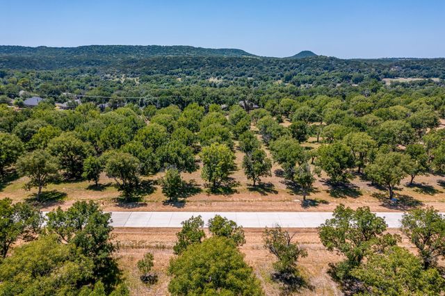 2373 E Landings S, Granbury, TX 76049