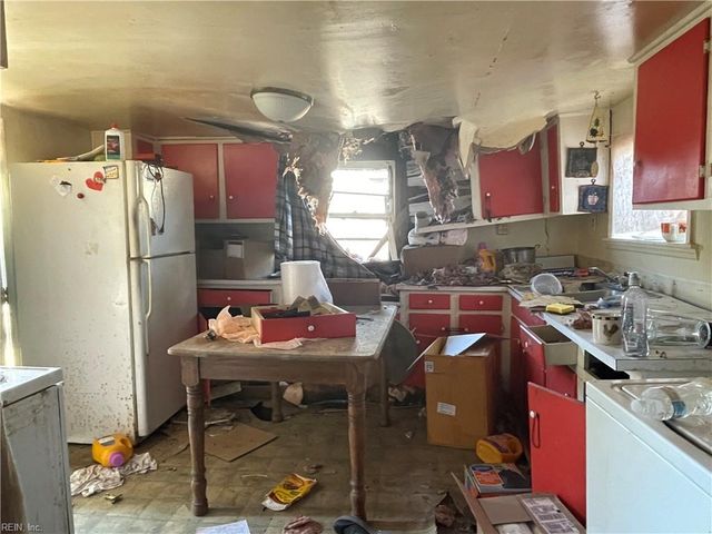 573 Old Point AVE, Hampton, VA 23663