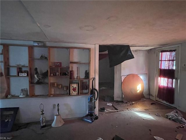 573 Old Point AVE, Hampton, VA 23663