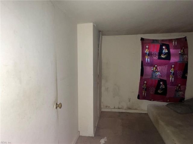 573 Old Point AVE, Hampton, VA 23663