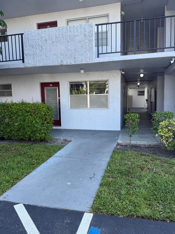8205 NW 61st Street B111, Tamarac, FL 33321