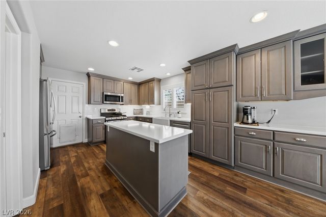 9009 Iron Cactus Avenue, Las Vegas, NV 89148