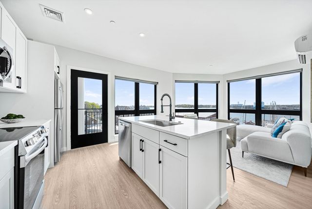 6 Rantoul St 205, Beverly, MA 01915