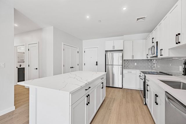 6 Rantoul St 205, Beverly, MA 01915