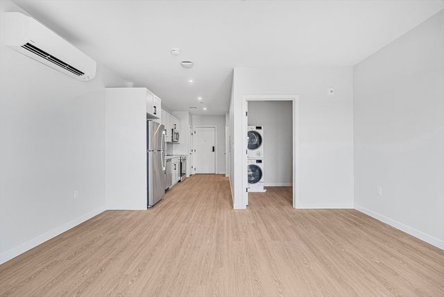 6 Rantoul St 205, Beverly, MA 01915