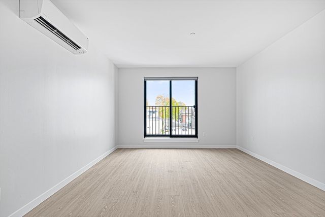 6 Rantoul St 205, Beverly, MA 01915