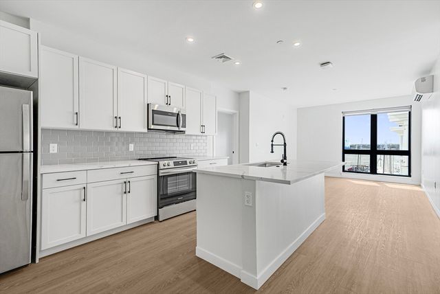 6 Rantoul St 205, Beverly, MA 01915