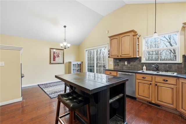 1 Whitstable Drive, Bella Vista, AR 72714