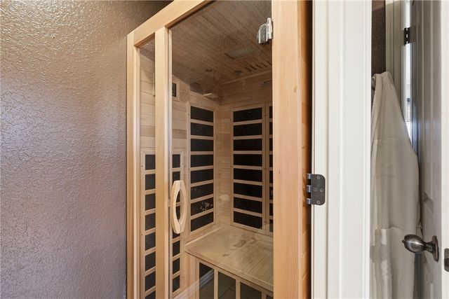 1 Whitstable Drive, Bella Vista, AR 72714