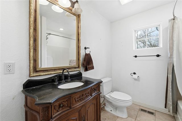 1 Whitstable Drive, Bella Vista, AR 72714