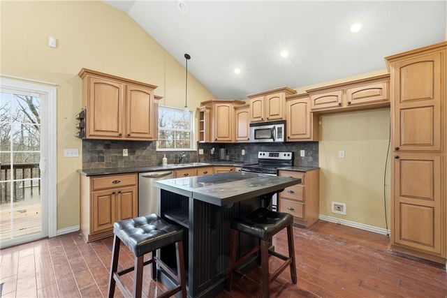 1 Whitstable Drive, Bella Vista, AR 72714