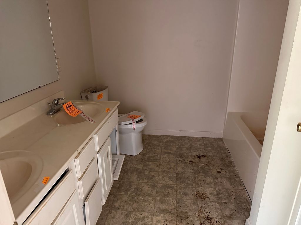Image 16 of property listing at 310 E Beacon Court, Mt Vernon, IL 62864