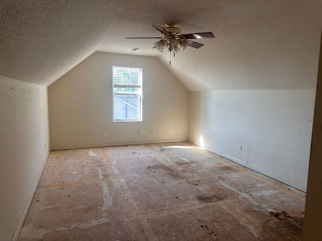 Image 18 of property listing at 310 E Beacon Court, Mt Vernon, IL 62864