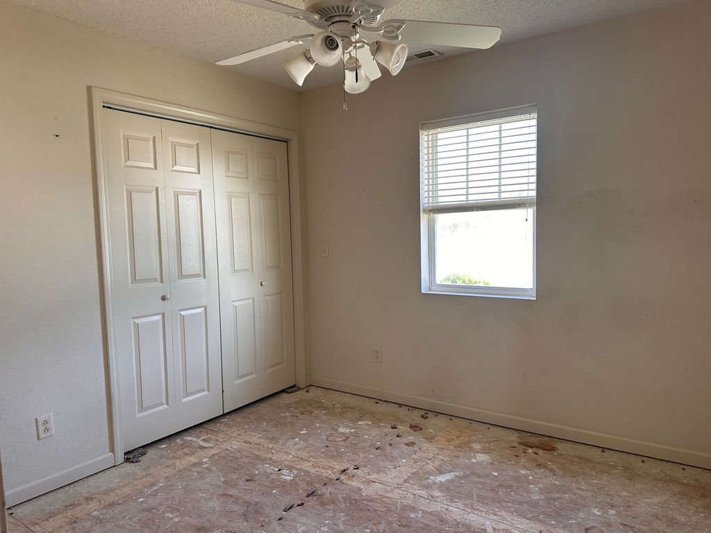 Image 21 of property listing at 310 E Beacon Court, Mt Vernon, IL 62864