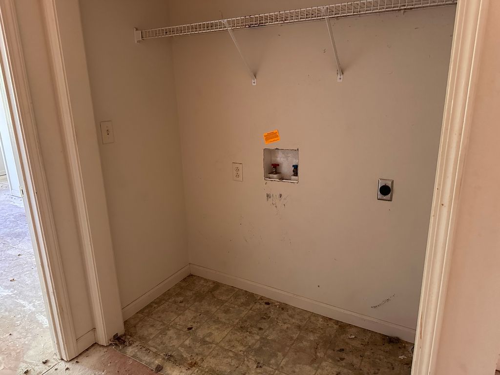 Image 22 of property listing at 310 E Beacon Court, Mt Vernon, IL 62864