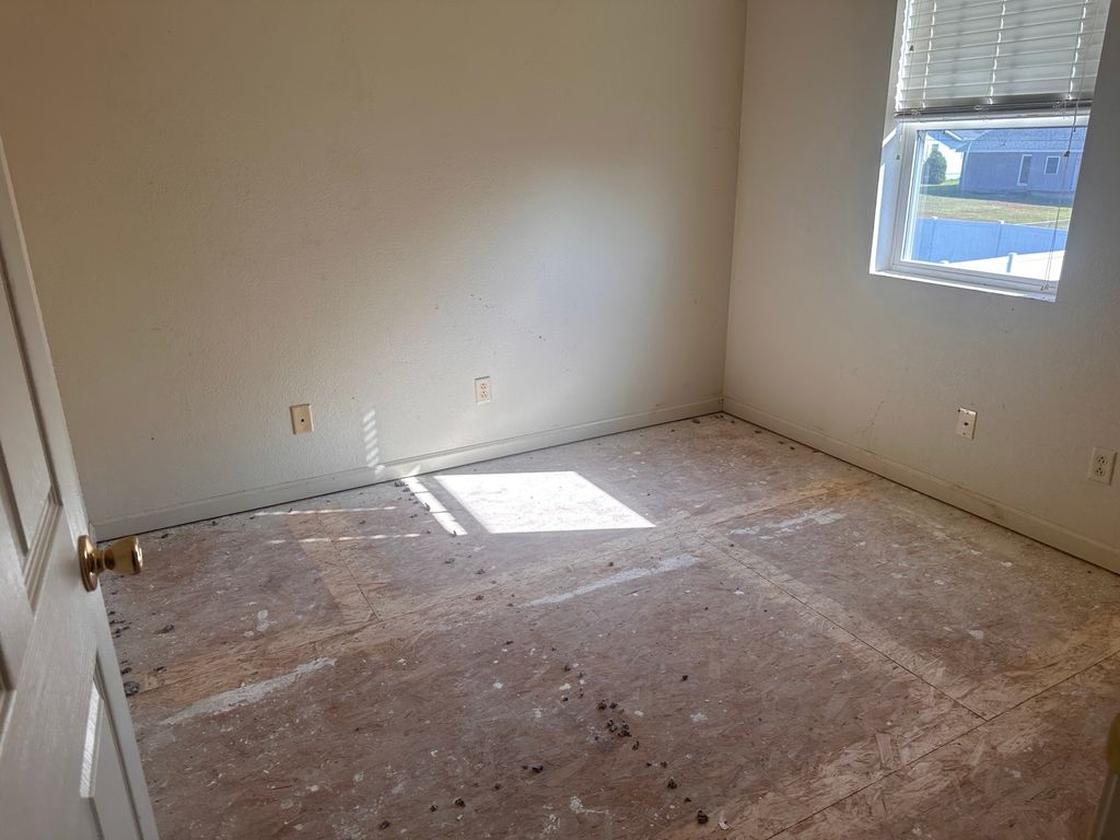 Image 23 of property listing at 310 E Beacon Court, Mt Vernon, IL 62864