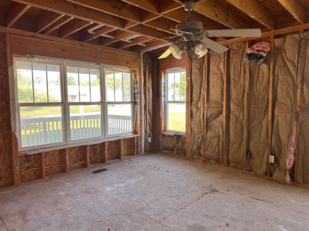 Image 8 of property listing at 310 E Beacon Court, Mt Vernon, IL 62864