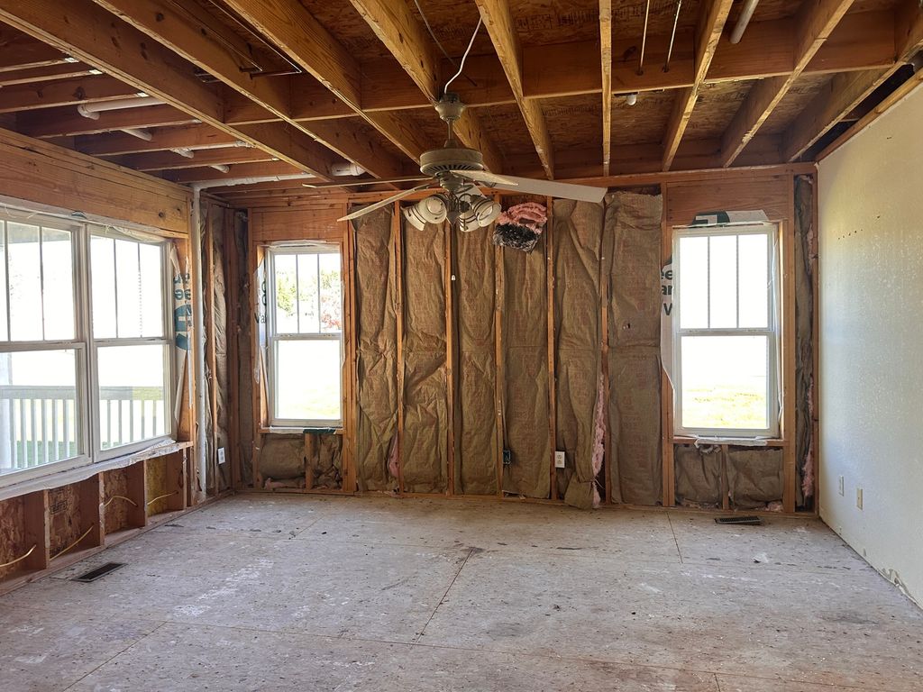 Image 9 of property listing at 310 E Beacon Court, Mt Vernon, IL 62864