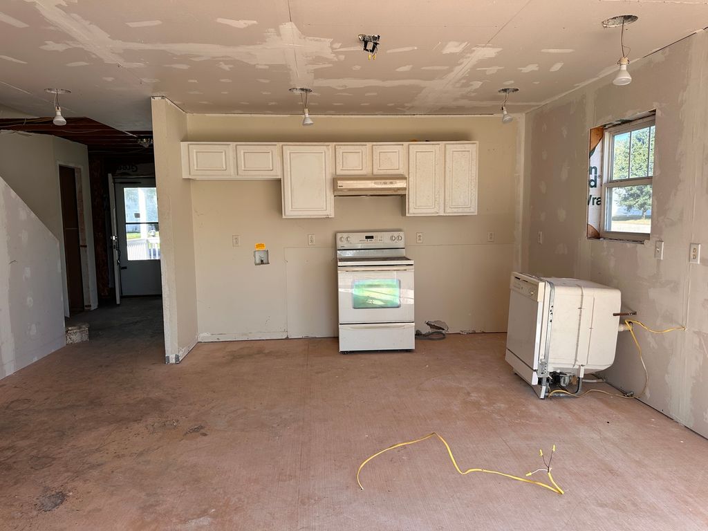 Image 10 of property listing at 310 E Beacon Court, Mt Vernon, IL 62864