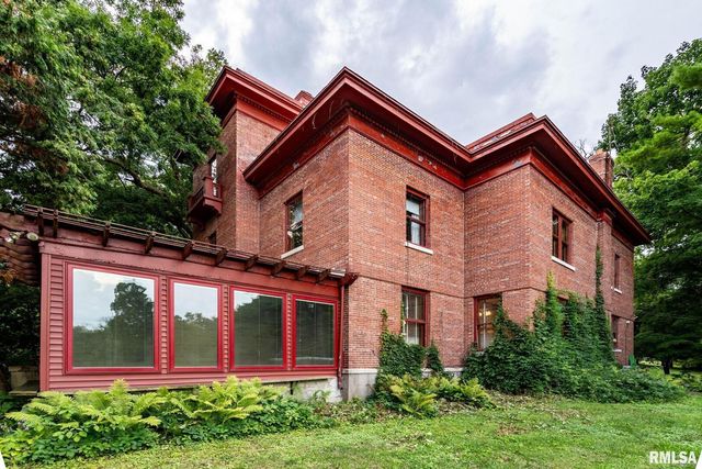 5418 CHAPEL HILL Road, Davenport, IA 52802