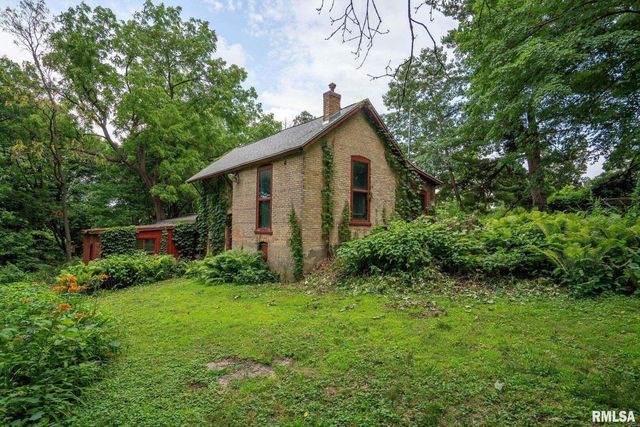 5418 CHAPEL HILL Road, Davenport, IA 52802