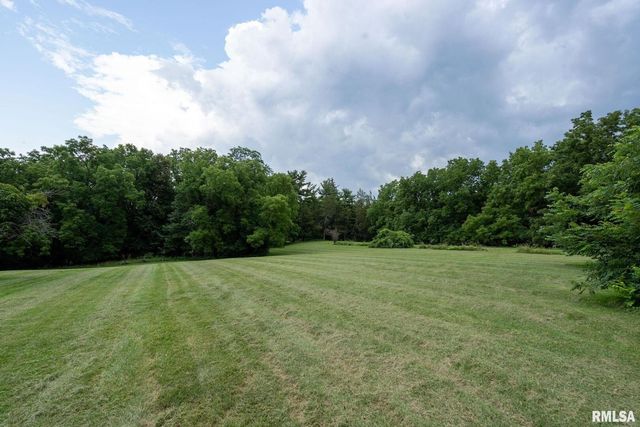 5418 CHAPEL HILL Road, Davenport, IA 52802