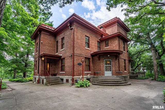 5418 CHAPEL HILL Road, Davenport, IA 52802