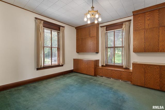 5418 CHAPEL HILL Road, Davenport, IA 52802