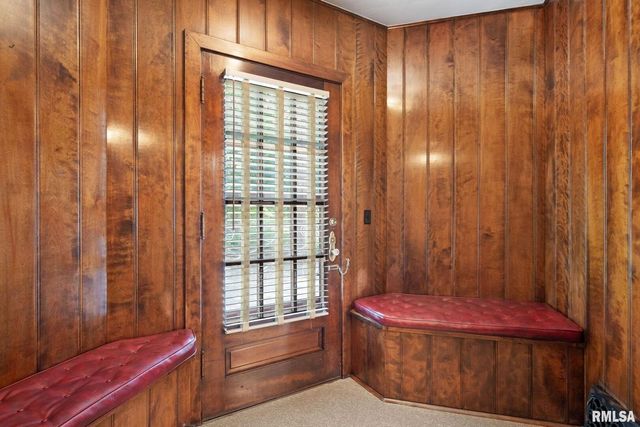 5418 CHAPEL HILL Road, Davenport, IA 52802