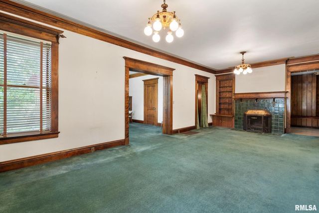 5418 CHAPEL HILL Road, Davenport, IA 52802