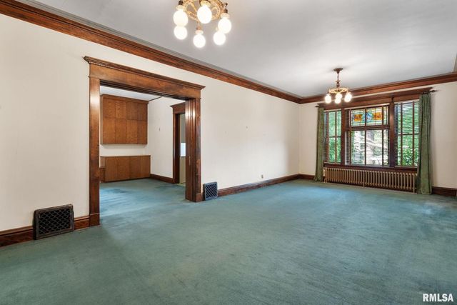 5418 CHAPEL HILL Road, Davenport, IA 52802