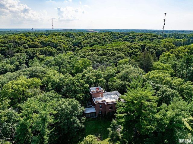 5418 CHAPEL HILL Road, Davenport, IA 52802