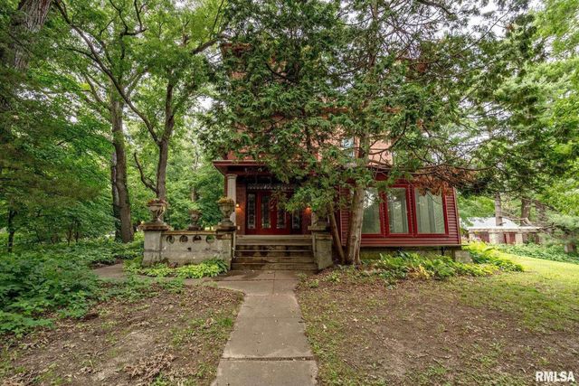 5418 CHAPEL HILL Road, Davenport, IA 52802