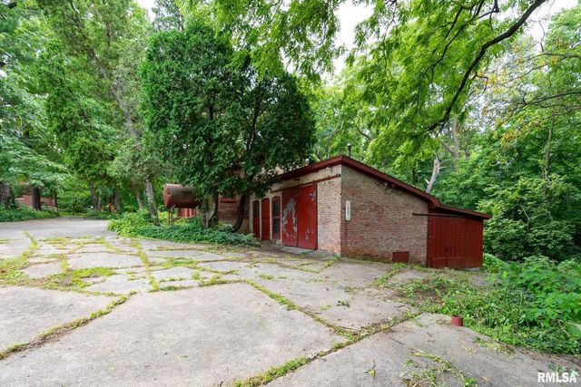 5418 CHAPEL HILL Road, Davenport, IA 52802