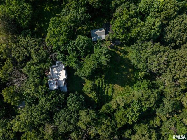 5418 CHAPEL HILL Road, Davenport, IA 52802