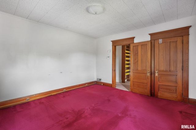 5418 CHAPEL HILL Road, Davenport, IA 52802