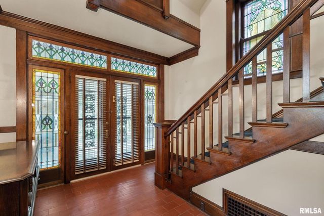 5418 CHAPEL HILL Road, Davenport, IA 52802