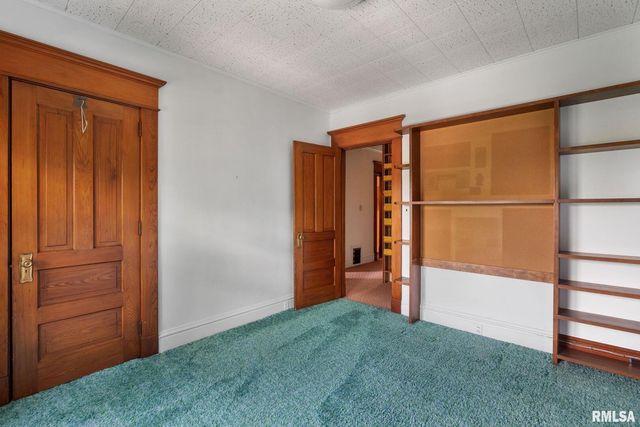 5418 CHAPEL HILL Road, Davenport, IA 52802