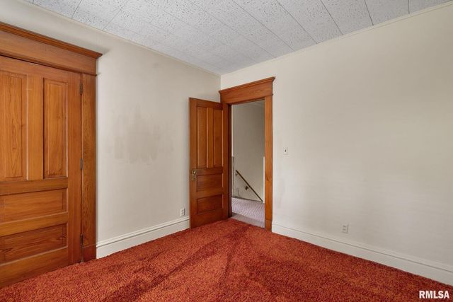 5418 CHAPEL HILL Road, Davenport, IA 52802