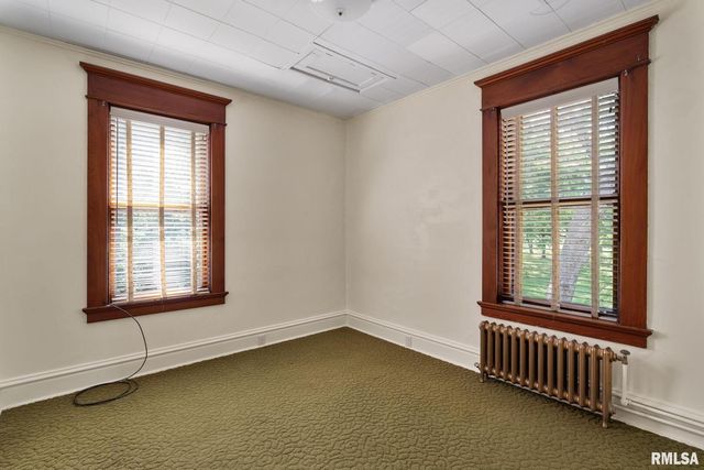 5418 CHAPEL HILL Road, Davenport, IA 52802