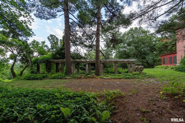 5418 CHAPEL HILL Road, Davenport, IA 52802