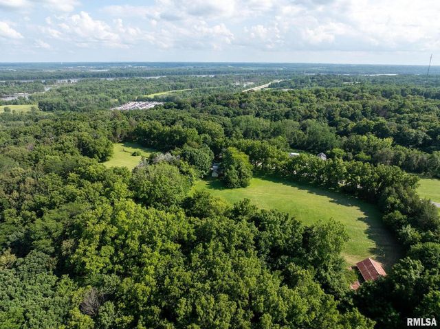5418 CHAPEL HILL Road, Davenport, IA 52802