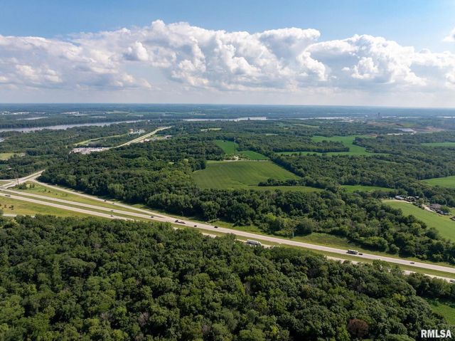 5418 CHAPEL HILL Road, Davenport, IA 52802