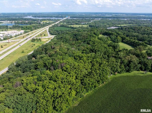 5418 CHAPEL HILL Road, Davenport, IA 52802