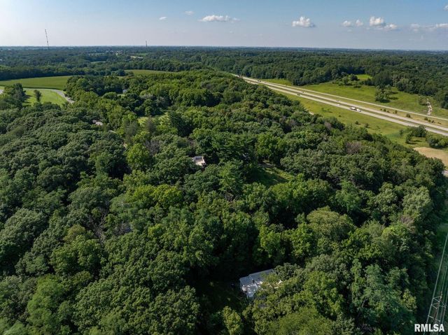 5418 CHAPEL HILL Road, Davenport, IA 52802