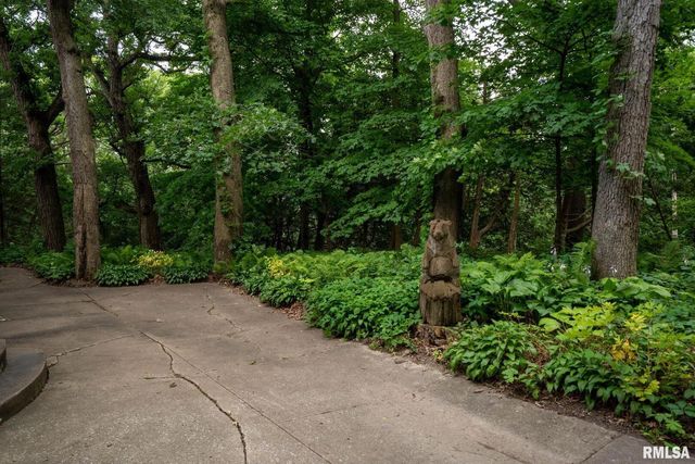 5418 CHAPEL HILL Road, Davenport, IA 52802