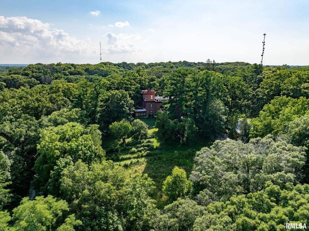 5418 CHAPEL HILL Road, Davenport, IA 52802